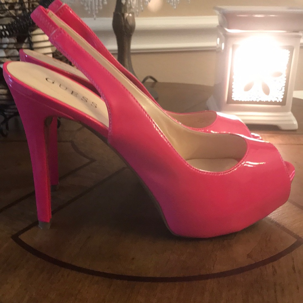 Guess Platform Pumps
